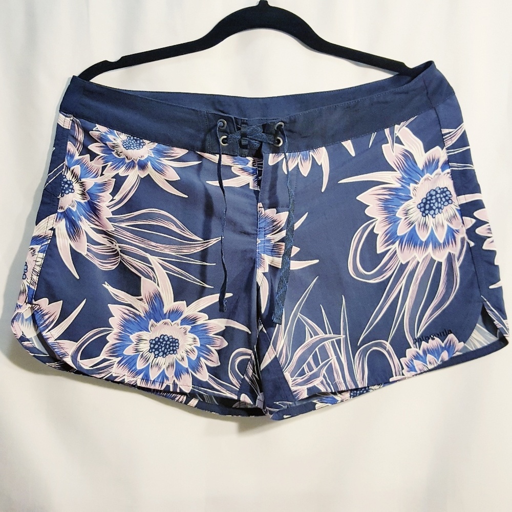 Patagonia Women's Wavefarer® Boardshorts - 5" Navy